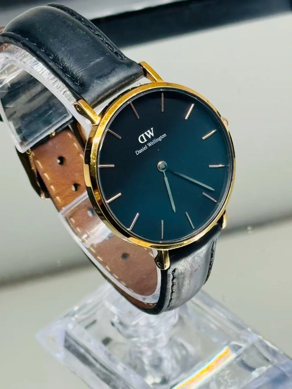 Daniel Wellington DW Men’s Watch Black Dial Gold Tone 32mm New Battery Runs